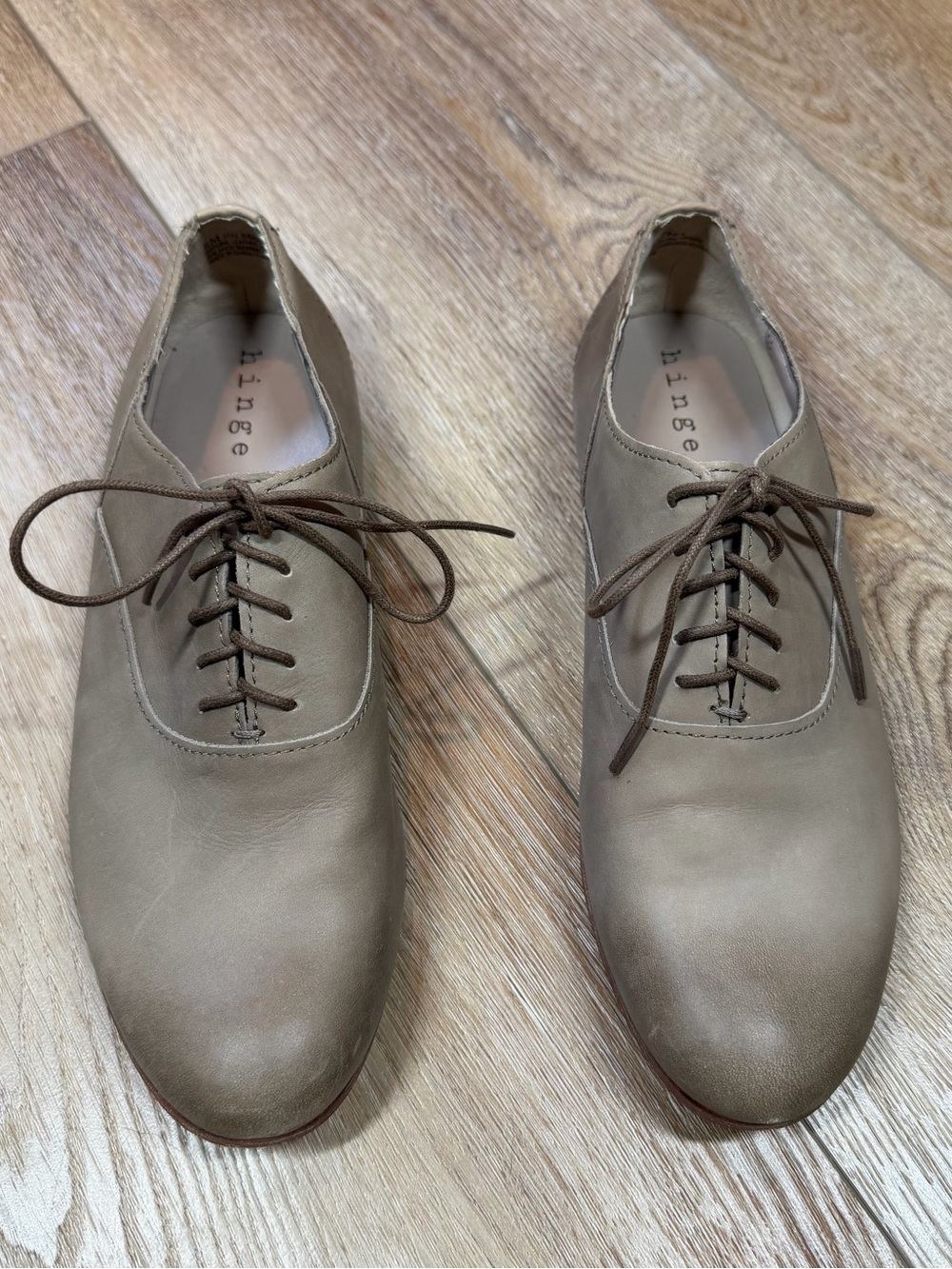 Hinge Taupe/Grey Leather Oxford Flats Almond Toe Lace Up Minimalist Size 8